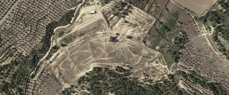 Vista aérea del Moto Valley Off Road Park La Floresta, en Lleida, Cataluña.